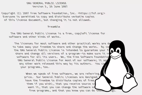 Linux Maskottchen, dahinter der GPL Lizenz Text